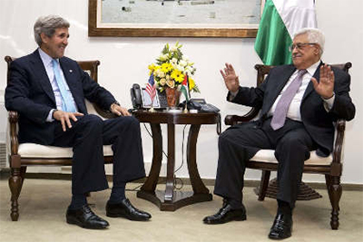 Ngoại trưởng Mỹ, John Kerry và Tổng thống Palestine Mahmoud Abbas.